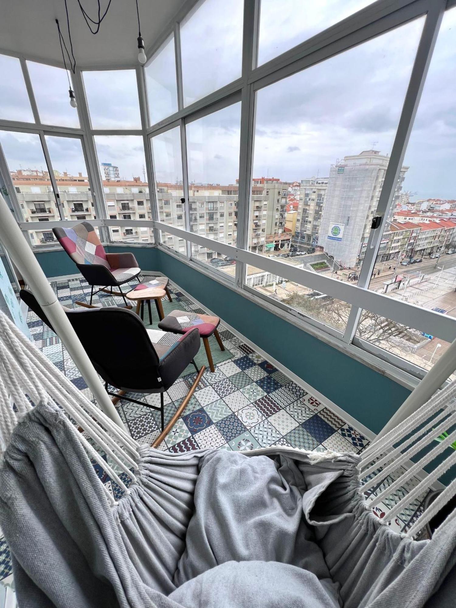 Cozy Apartment In Central Almada W Swing Chairs Zewnętrze zdjęcie